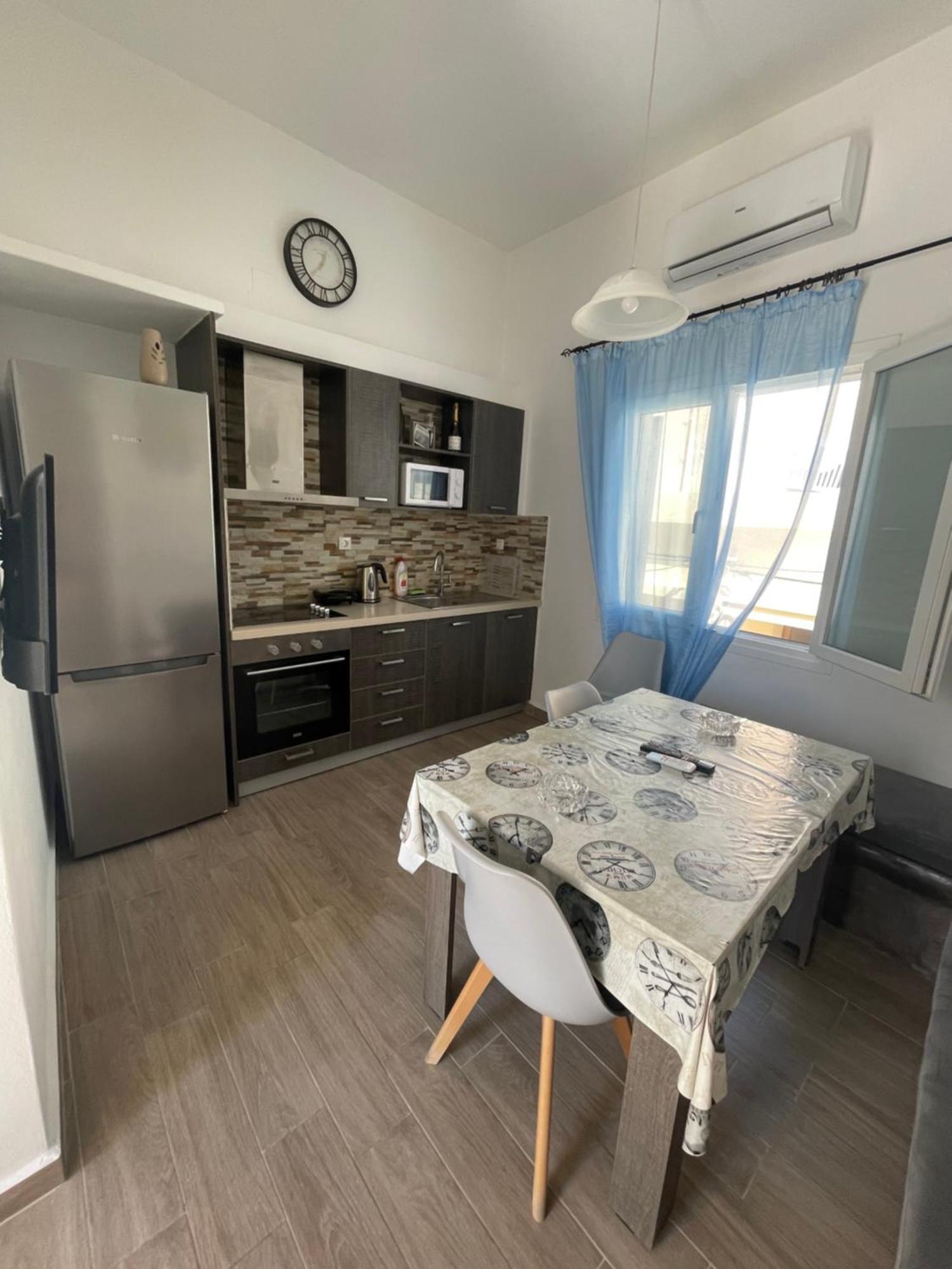 Modern & Comfortable House In The City Center Ermoúpoli Extérieur photo